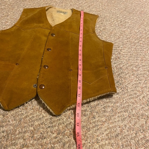 Suede leather and Sherpa vintage vest - Picture 11 of 13